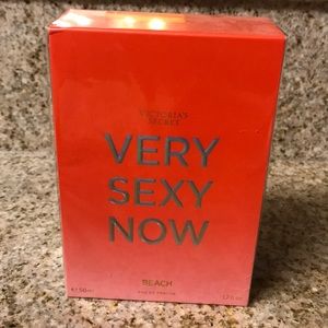 Victoria’s Secret very sexy now beach